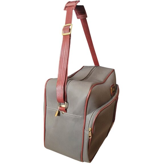 Vintage Holiday Travel Bag Gray & Red Faux Leather Adjustable Strap - Picture 3 of 16